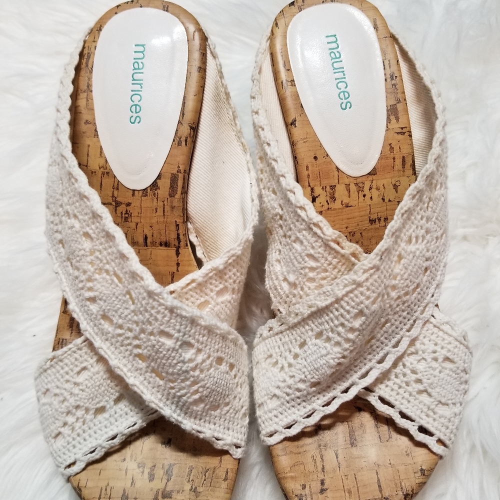 💥 Maurices white crossover wedges💥